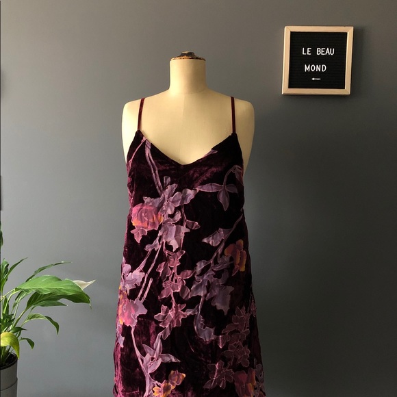 Everly Dresses & Skirts - Everyly Maroon Floral Velet Dress Small